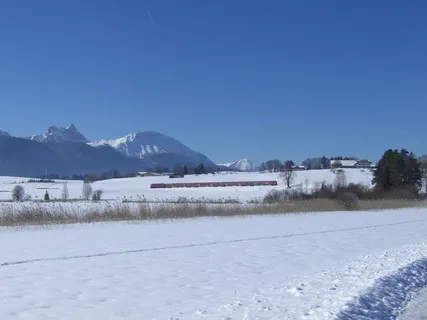 冬季魔术,山全景,雪,铁路,火车 冬季魔术,山全景,雪,铁路,火车