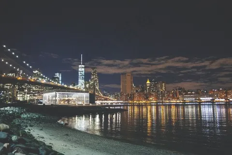 桥梁,江河,夜景照明,都市夜景,城市夜景照明,晚上的海滨和城市景观 桥梁,江河,夜景照明,都市夜景,城市夜景照明,晚上的海滨和城市景观