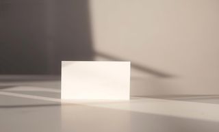 自然光下的纸光影图片