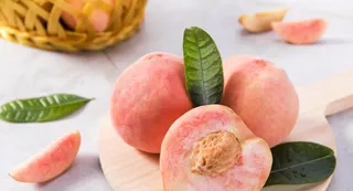 新鲜水蜜桃水果图片