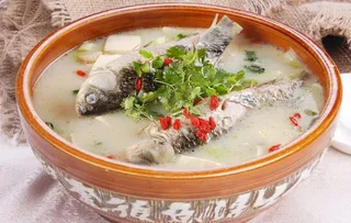 豆腐炖鲫鱼图片