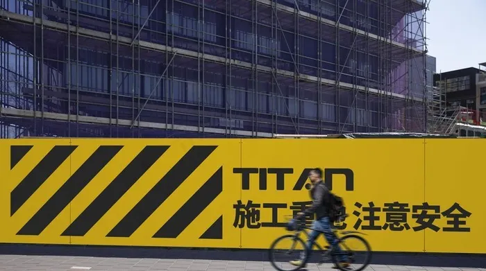 围挡样机图片(5260x3492)psd模版下载