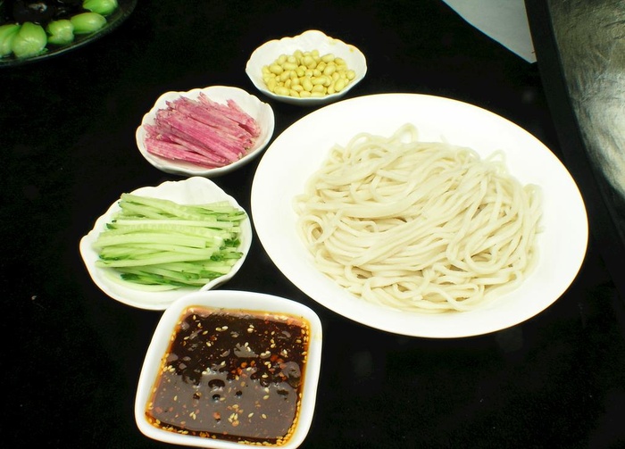 炸酱面图片