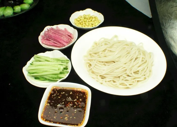 炸酱面图片