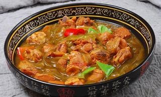 土鸡炖宽粉图片