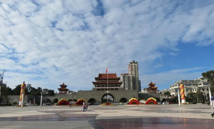 曲靖 南城门 广场图片