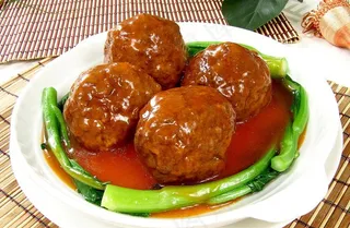 红烧狮子头美食图片