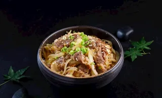 黑椒牛肉饭图片