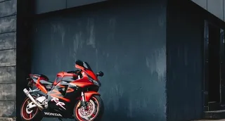 摩托车跑车赛车街头背景素材图片