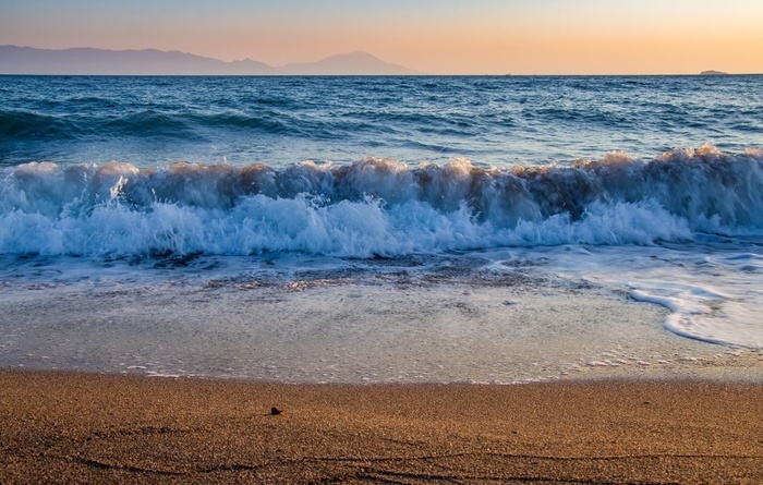 海滩潮汐图片