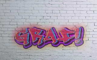 红色喷漆效果图片