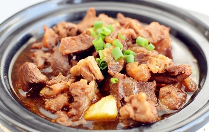 牛腩土豆煲图片