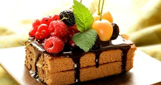 覆盆子巧克力蛋糕图片