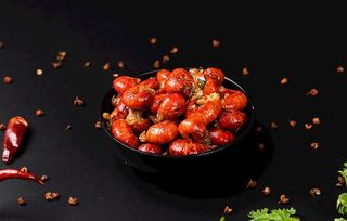 麻辣龙虾尾美食图片
