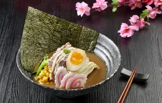 日式海鲜拉面美食图片