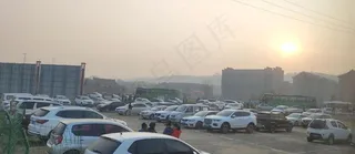 户外停车场 图片